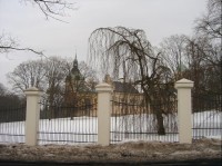 Zámek ve Stružné: Zámek Stružná leží asi jedenáct kilometrů jihovýchodně od města Karlovy Vary v blízkosti silnice E48.