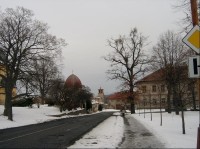 Silnice od náměstí k obci Doubravčany