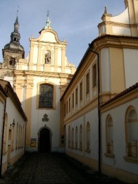 Kostel a přilehlý Františkánský klášter
