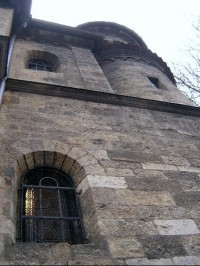 Okno a věž