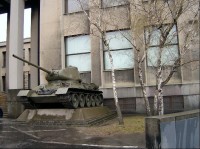 Tank před muzeem