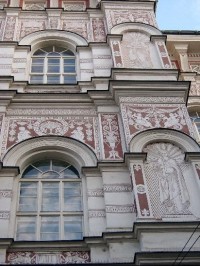 Okna a fasáda 1: Detail průčelí z Vodičkovy ulice.