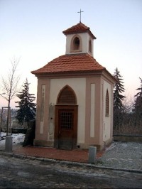Střešovická kaplička: Kaplička v ulici Nad Hradním vodojemem.