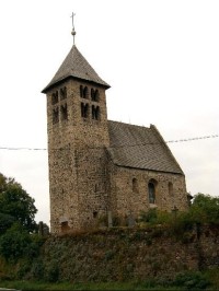 románský kostel: kostel sv. Petra a Pavla z přelomu 11. a 12. stol. a archeologické vykopávky dokazují, že tu existovala osada Poříčí již v 11. stol. 