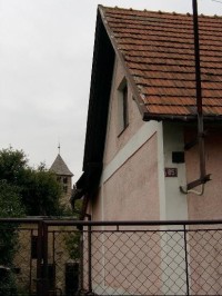Románský kostel a stavení