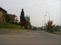 Silnice č. 107: Pohled na sever obce, silnice č. 107 na Kamenici