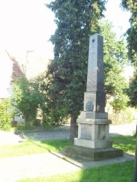 náves - pomník obětem války