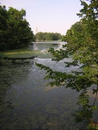 Pohled přes zámecké rybníky k Minaretu