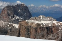 DOLOMITY  Itálie  detail - Piz Ciavaces -  2831m. a horský masív Sassolungo - 3181 m.