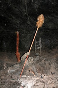 Spálená komora představuje práci horníků při spalování důlních plynů.Šlo o jednu z nejnebezpečnějších profesí obsluhy zdejších solných dolů