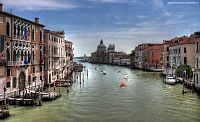 Venezia - Kanál Grande - v pozadí Santa Maria della Salute ...