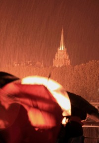 Opravdu romantická projížďka  noční Paříží