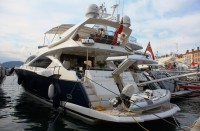 Saint Tropez - luxuní jachty na pobřeží