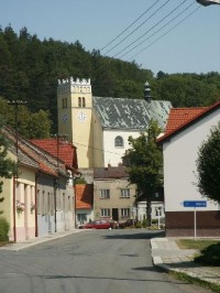 Náměstí Starý Jičín s kostelem sv. Václava