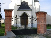 brána kostela v Úble