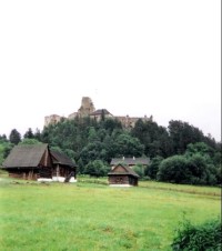 Lubovniansky hrad: pohled ze skanzenu