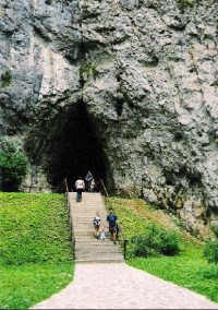 Kras: vchod do Kateřinské jeskyně