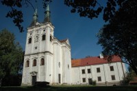 Sv. Jan: Nedaleký kostel na spojnici Krahulčí Telč.