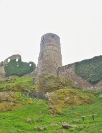 Dolní věž s hradbami
