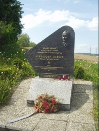 pomník A.Dubčekovi na 81.km dálnice