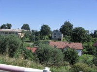 Kamenka: Pohled na obec z mostu přes Husí potok