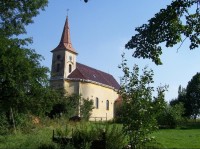 Kostel: Místní kostel v obci Vrchy