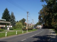 Litultovice: Pohled na část obce s hlavní cestou skrz obec