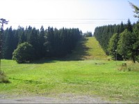 Od rozcestníku pod Větrnou (lesem vlevo od sjezdovky)