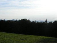 Výhled od rozcestníku, vpravo Štramberská Trůba