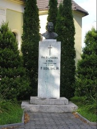 Chlebovice-památník u kostela