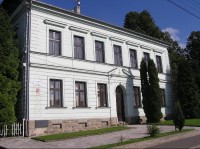 Chlebovice-základní škola, pohled od severu: V obci Chlebovice je základní škola, v níž se vyučuje v 1.-5. třídě