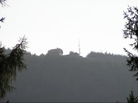 Pohled ze sedla na chatu na Velkém Javorníku (zoom)