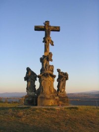 kříž na vrcholu za úsvitu