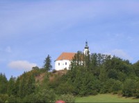Zoom Uhlířského vrchu s kostelem