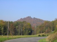 pohled ze silnice z Kozlovic na Hukvaldy