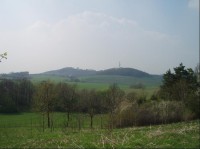 pohled na Strážnici (kopec vlevo) od kopce Řepník