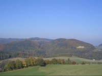 pohled z vrcholu Strážnice na Bačův kopec