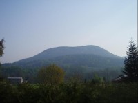 Ostrá hora od kostela na Ostravici