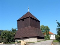 Rovensko pod Troskami: Zvonice se třemi obrácenými zvony.