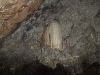 V jeskyni 10