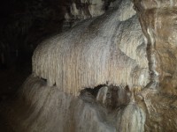 V jeskyni 15