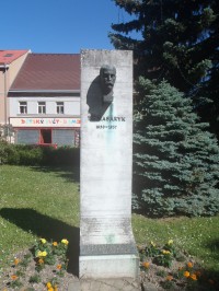 Náměstí, pomník T. G. Masaryka