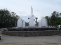 Atomium za fontánou