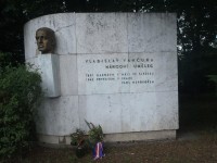 Pomník Vladislavu Vančurovi