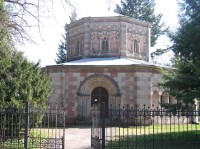 Harrachovská hrobka: Pseudorománská Harrachovská hrobka z let 1844 - 1870.