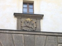 Pražská brána: Kamenný erb na Pražské bráně