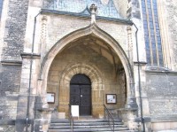 Hlavní vchod do kostela: Louny