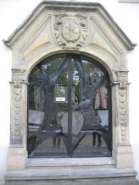 Galerie: Původní portál budovy v které nyní sídlí Oblastní galerie