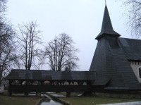 Kostel s krytým mostem od jihozápadu: Kostel sv. Bartoloměje