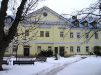 Čelní pohled na zámek z parku: Borohrádek - zámek